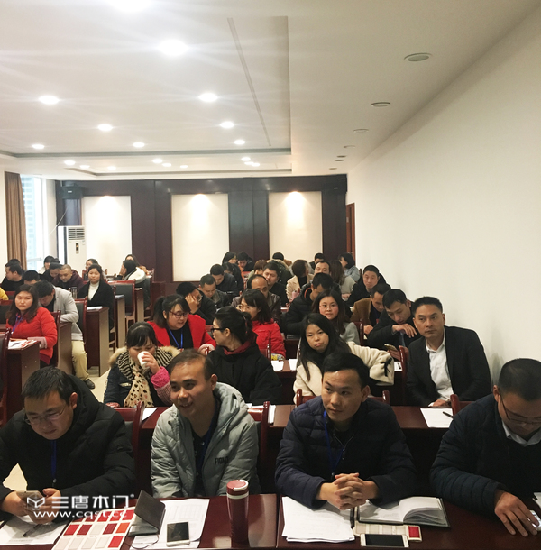 重庆三唐木门:销售培训会